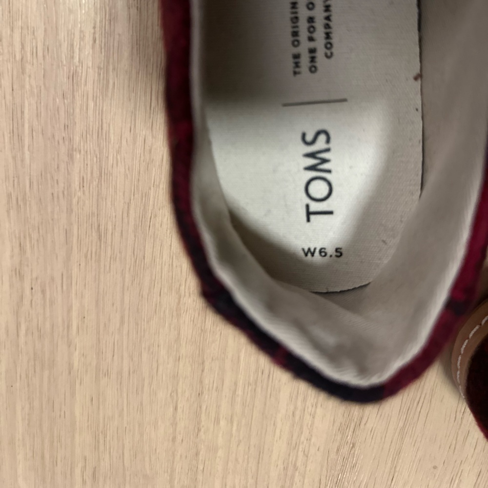 TOMS - Picture 2 of 3